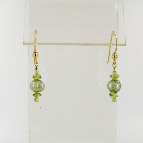 E0502 - Peridot Lanterns 1.25" E0502 - Peridot Lanterns 1.25"